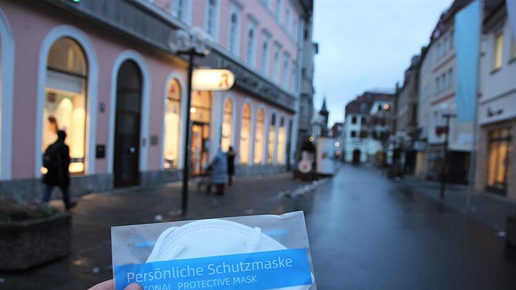 Ab Montag sind die FFP2-Masken in Bayern Pflicht. Apotheken und der Einzelhandel in Bad Kissingen hätten diese Information gerne etwas früher bekommen, um sich auf die hohe Nachfrage einzustellen. Symbolbild/ Ellen Mützel