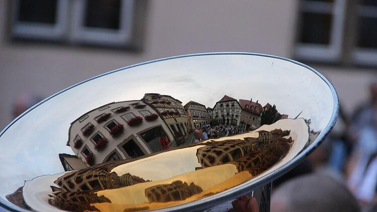 Konzert des Veitshöchheimer Heeresmusikkorps auf dem Münnerstädter Marktplatz. Foto: Heike Beudert