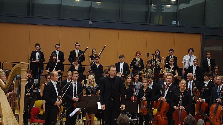 Das Sinfonieorchester der Kronacher Klassik Akademie begeisterte bei seinem Jubiläumskonzert.