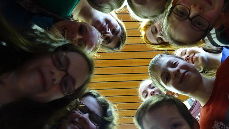 Für jeden Spaß und Rolle zu haben - die Theatergruppe des Frobenius-Gymnasiums tritt wieder vor das Publikum. Foto: Doris Bauer