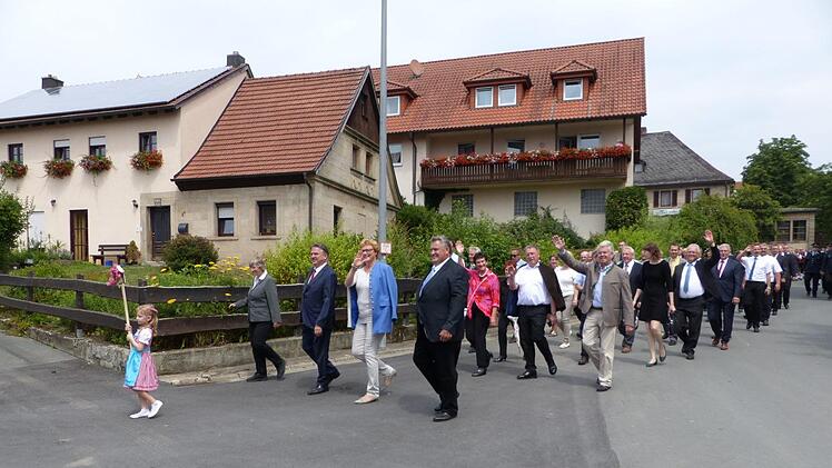 Groß war auch die Zahl der gekommenen politischen und kommunalen Vertreter mit der Europaabgeordneten Monika Hohlmeier, Landrat Klaus Peter Söllner und Himmelkrons Bürgermeister Gerhard Schneider an der Spitze.Klaus-Peter Wulf