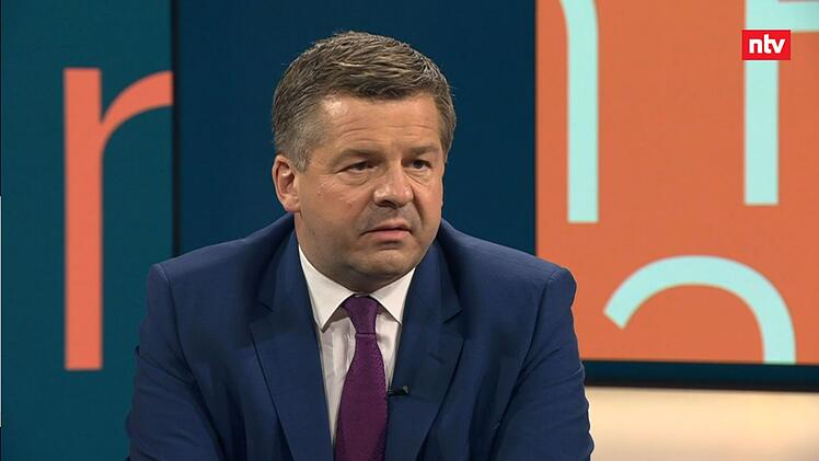 Sachsen-Anhalts Ministerpr&auml;sident Sven Schulze war am Montagabend im ntv-Talk "Pinar Atalay" zu Gast.