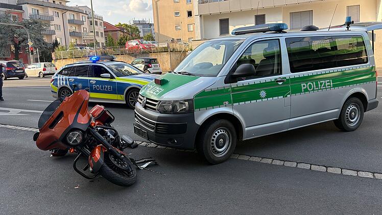 Biker flieht vor Polizei