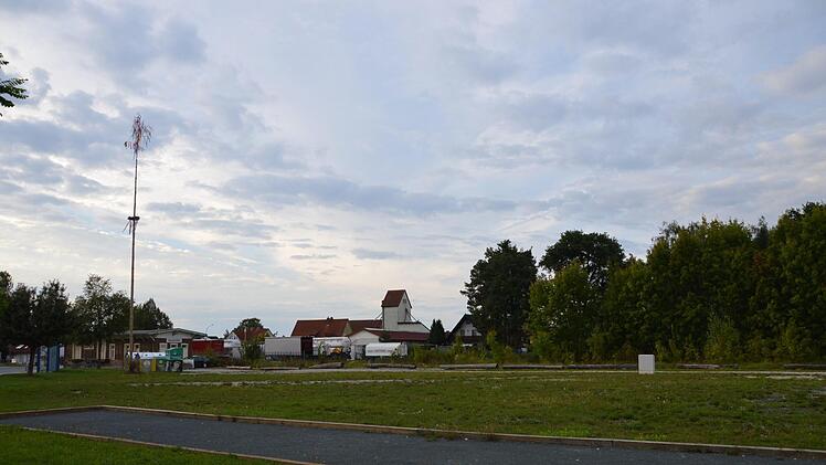 Der Zeckerner Bahnhofsplatz soll im Juli 2018 für drei Tage ein Mekka der Schlagerfans werden. Foto: Pfann