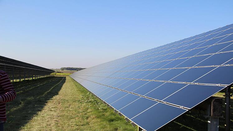 Die Untere Naturschutzbehörde am Landratsamt hat größere Ausgleichsflächen für die geplante "Photovoltaikanlage Rugendorf-Südwest" gefordert. Symbolbild: Julia Knetzger