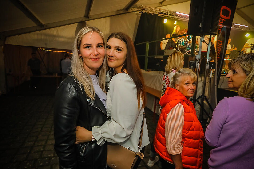 Samstagsparty im Festzelt!