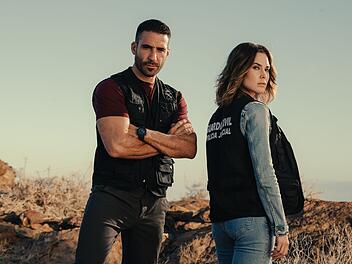 Raúl Morales (Miguel Ángel Silvestre) von der spanischen Guardia Civil und die deutsche BKA-Beamtin Nina Weiss (Katia Fellin) wachsen schnell als Team zusammen. Bald auch privat?