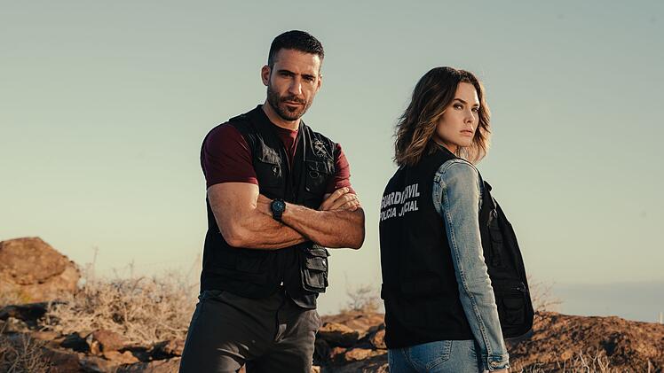 Raúl Morales (Miguel Ángel Silvestre) von der spanischen Guardia Civil und die deutsche BKA-Beamtin Nina Weiss (Katia Fellin) wachsen schnell als Team zusammen. Bald auch privat?