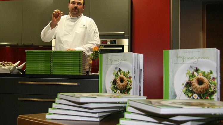 Gourmetkoch Alexander Schütz präsentierte  sein erstes Kochbuch - zugleich eine Hommage an die fränkische Heimat.