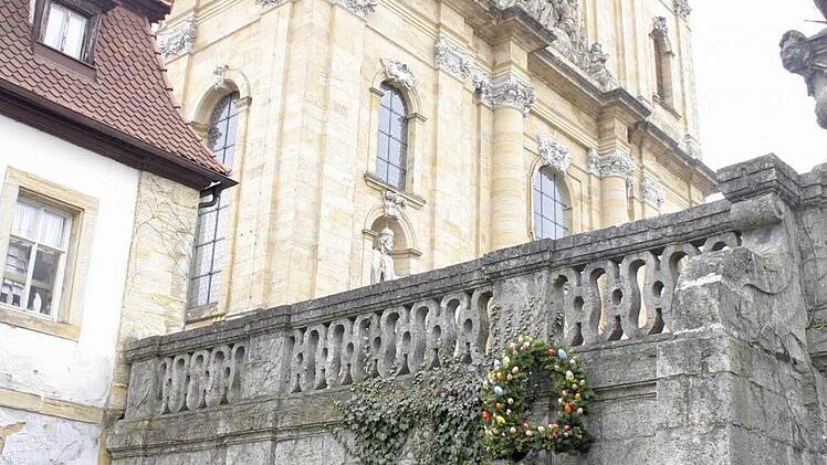 Der Osterbrunnen an der BasilikaFotos: Löwisch