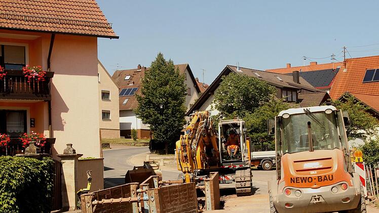 Die Verlegung des Kanals in der Hauptstraße schreitet voran. Foto: Günther Geiling