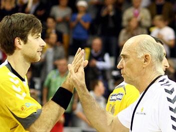 Gerade von seinem unumstrittenen Abwehrchef  Tomas Riha fordert HSC-Trainer Hrvoje Horvat eine deutliche Leistungssteigerung, denn  der "Trainerfuchs" betont bei jeder Gelegenheit: "Handballspiele werden in der Abwehr entschieden". Foto: Albert Höchstädter