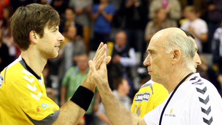 Gerade von seinem unumstrittenen Abwehrchef  Tomas Riha fordert HSC-Trainer Hrvoje Horvat eine deutliche Leistungssteigerung, denn  der "Trainerfuchs" betont bei jeder Gelegenheit: "Handballspiele werden in der Abwehr entschieden". Foto: Albert Höchstädter