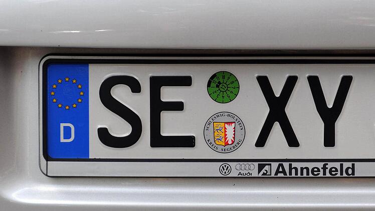 Kennzeichen SE-XY ist erlaubt, BUL-LE hingegen nicht. Foto: dpa