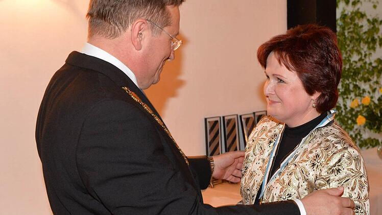 Mit der Goldenen Bürgermedaille gab es für Christina Flauder ...