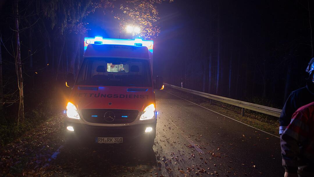 Fahranfaenger prallt mit voller Wucht gegen Baum - Schutzengel mit an Bord