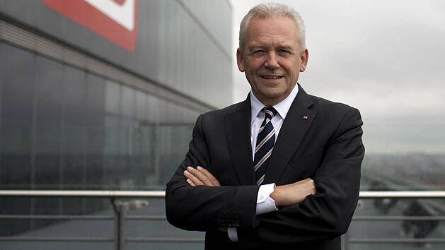 Bahn-Chef Rüdiger Grube auf dem Dach des Konzerngebäudes in Berlin Foto: Marcel Mettelsiefen, dpa