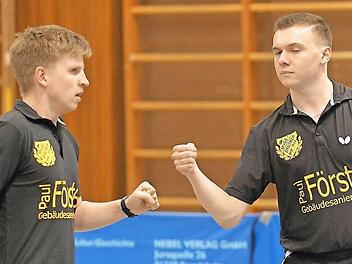Das starke Doppel der SpVgg um Alexander Rattassep (li.) und Marius Zaus ballt die Fäuste.  Foto: Picturedreams