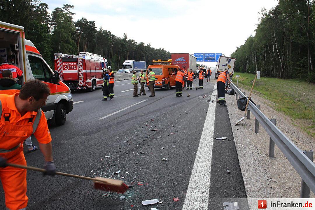 Unfall mit mehreren Fahrzeugen auf der A6 bei Nürnberg-Langwasser