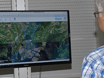 Details zu den Trassenkorridoren konnten auf dem Bildschirm aus dem Online-Planungstool WebGIS abgerufen werden. Foto: Walter Dörr