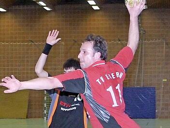 Der heutige Abteilungsleiter Matthias Batzner in Aktion als Angreifer. Auch als Spielertrainer hat er viel erreicht. Foto: Archiv/tog