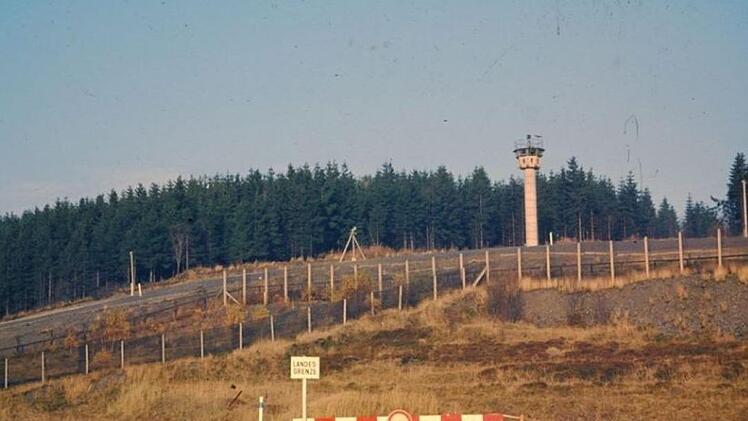 Archivbild der Grenze zur DDR am Ortsausgang von Tettau.  Foto: Manfred Suffa