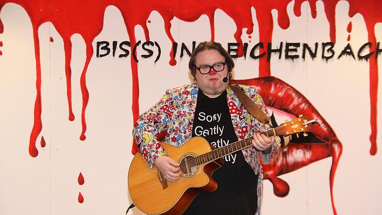 Kosmas Fischer aus Bischofsheim brachte einen musikalischen Beitrag. Foto: Matthias Nöth