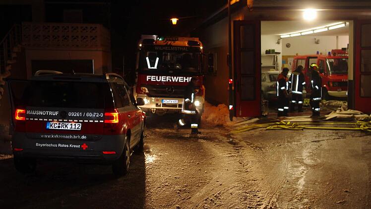 Die Feuerwehr löschte einen Kellerbrand in Wilhelmsthal. Foto: Heike Schülein