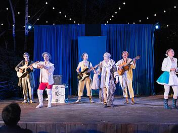 Die "Shakespeare Company Berlin" spielt am 11. Februar im Kurtheater die Neuinszenierung der Komödie "Wie es euch gefällt". Foto: Rene Löffler
