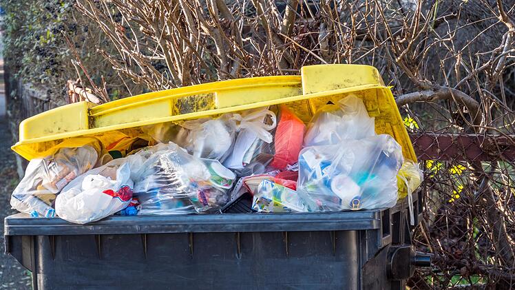 Die gelbe Tonne für den Landkreis Haßberge? Eine Bürgerinitiative fordert das und weiß tausende Bürger hinter sich. Ein Bürgerentscheid zur Einführung der gelben Tonne könnte deshalb die Entscheidung bringen. Foto: Fotalia