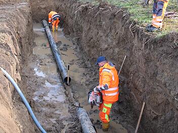 Im Oktober 2019 gab es schon einmal einen Rohrbruch an der Wasserleitung von Kleinwenkheim nach Großwenkheim. Das Netz kommt in die Jahre. Jetzt hat es wieder einen Rohrbruch gegeben, In Großwenkheim muss das Wasser abgekocht werden.  Foto: Archiv/Thomas Malz
