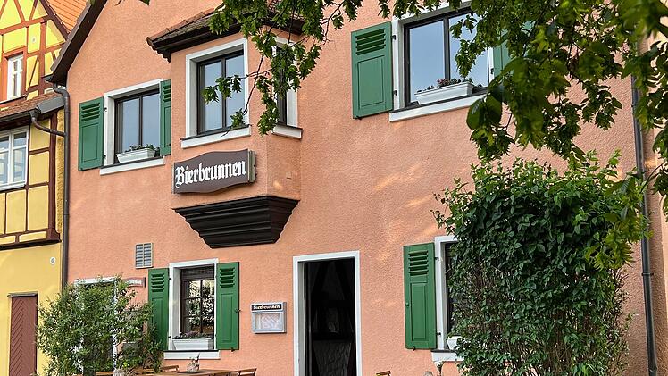 Ebermannstadt: Kultkneipe "Bierbrunnen" hat neue Betreiberin - "Ein Stück Nostalgie wiederbelebt"