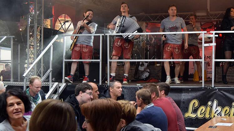 Die "Partyteufel" begeisterten das Publikum mit fetziger Musik.