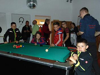 Der Billardtisch, ein Magnet im wiedereröffneten Jugendzentrum.Fotos: Petra Malbrich