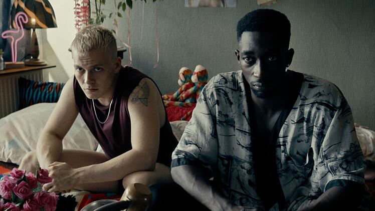 Freunde f&uuml;rs Leben: Babtou (Farba Dieng, rechts) und Dennis (Julius Nitschkoff) gehen durch dick und d&uuml;nn.