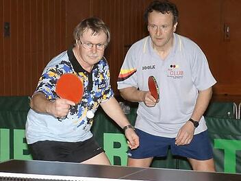 Werner Quaschigroch (li.) und Lothar Fischer vom TV Ebersdorf wurden Doppel-Bezirksmeister der AK 50.