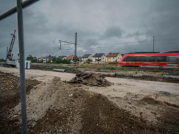 Bei Ebensfeld mündet die Ausbaustrecke Nürnberg-Ebensfeld in die Neubaustrecke Ebensfeld-Erfurt. Das ergibt viel Trassenbau.  Fotos: Steffens