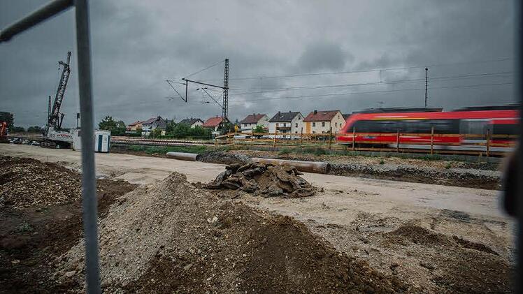 Bei Ebensfeld mündet die Ausbaustrecke Nürnberg-Ebensfeld in die Neubaustrecke Ebensfeld-Erfurt. Das ergibt viel Trassenbau.  Fotos: Steffens