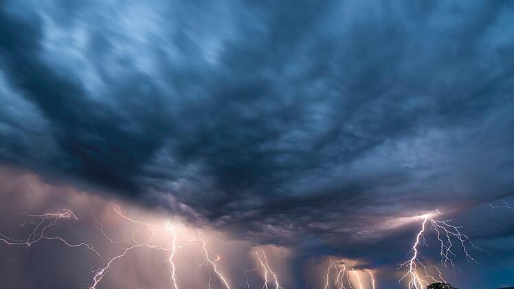 Gewitternacht über der Rhön. Foto: Jürgen Hüfner