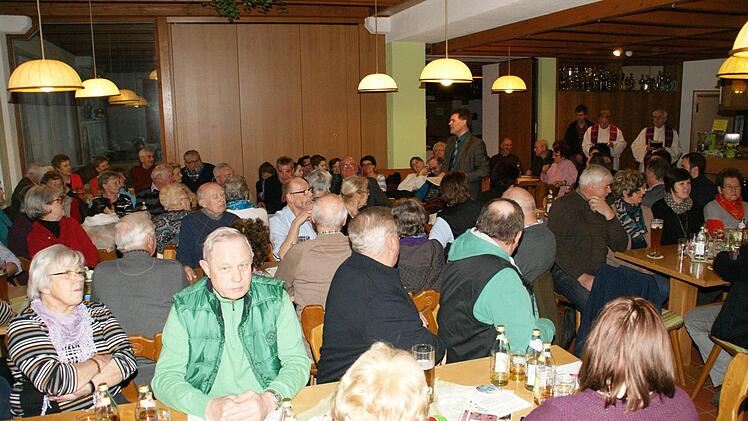 Bei der Eröffnung war der neue Bürgertreff im Oberaurach-Zentrum voll. Hier sollen sich die Oberauracher treffen.  Foto: Sabine Weinbeer