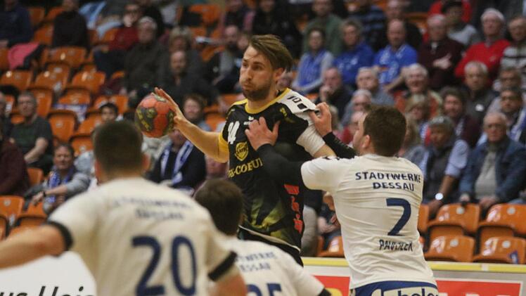 Coburgs Mittelmann Tobias Varvne machte ein starkes Spiel in Dessau und erzielte zwei Tore.