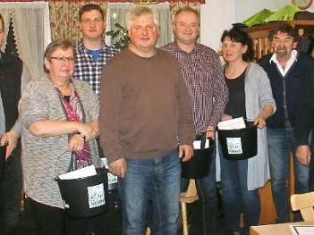Der Obst- und Gartenbauverein Wiesen ehrte langjährige Mitglieder für ihre Vereinstreue. Foto: privat