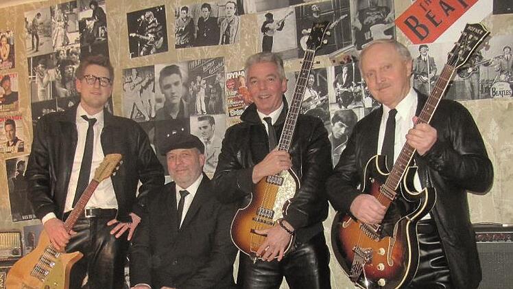 The 4Beats lassen Beat- und Rock 'n' Roll Klassiker der 1950er und 1960er Jahre neu aufleben und sorgen für Stimmung beim Fest der 1000 Lichter in und um die Wandelhalle. Foto: Florian Mädlein