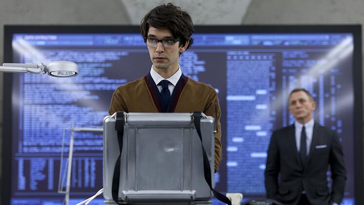 Im Jahr 2012 war Ben Whishaw (links) in "Skyfall" erstmals in der Rolle des Computerspezialisten Q zu sehen.