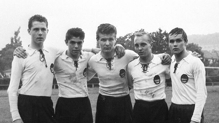 Schon als Jugendlicher beim FC Bayern war das Talent von Franz Beckenbauer (links) erkennbar. Worum es fortan ging, waren Mannschaftsdienlichkeit und Disziplin.