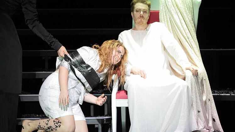 Tara Erraught (Sesto) und Toby Spence (Titus) im 2. Akt