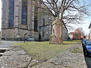 Der Grünstreifen zwischen der Schwesterngasse und der Pfarrkirche könnte ein neues Betätigungsfeld des Agenda-Arbeitskreises werden, wurde in der jüngsten Versammlung von Sprecher Werner Beck vorgeschlagen.  Dieter Britz