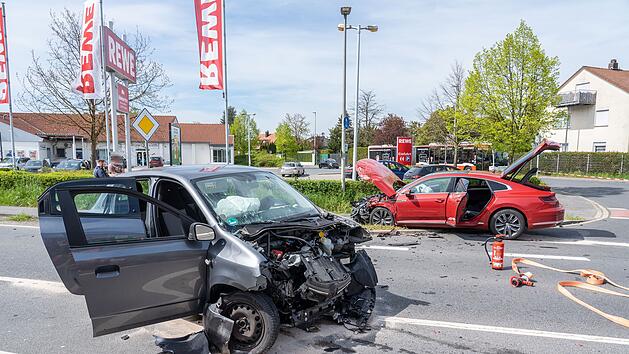 Frontalkollision auf Staatsstra&szlig;e im Kreis Bamberg
