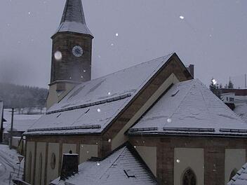 Die Wartenfelser Kirche St. Bartholomäus im Winterkleid. Foto: Archiv/Hartmut Fischer