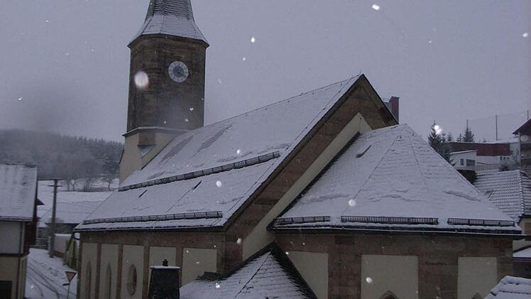 Die Wartenfelser Kirche St. Bartholomäus im Winterkleid. Foto: Archiv/Hartmut Fischer